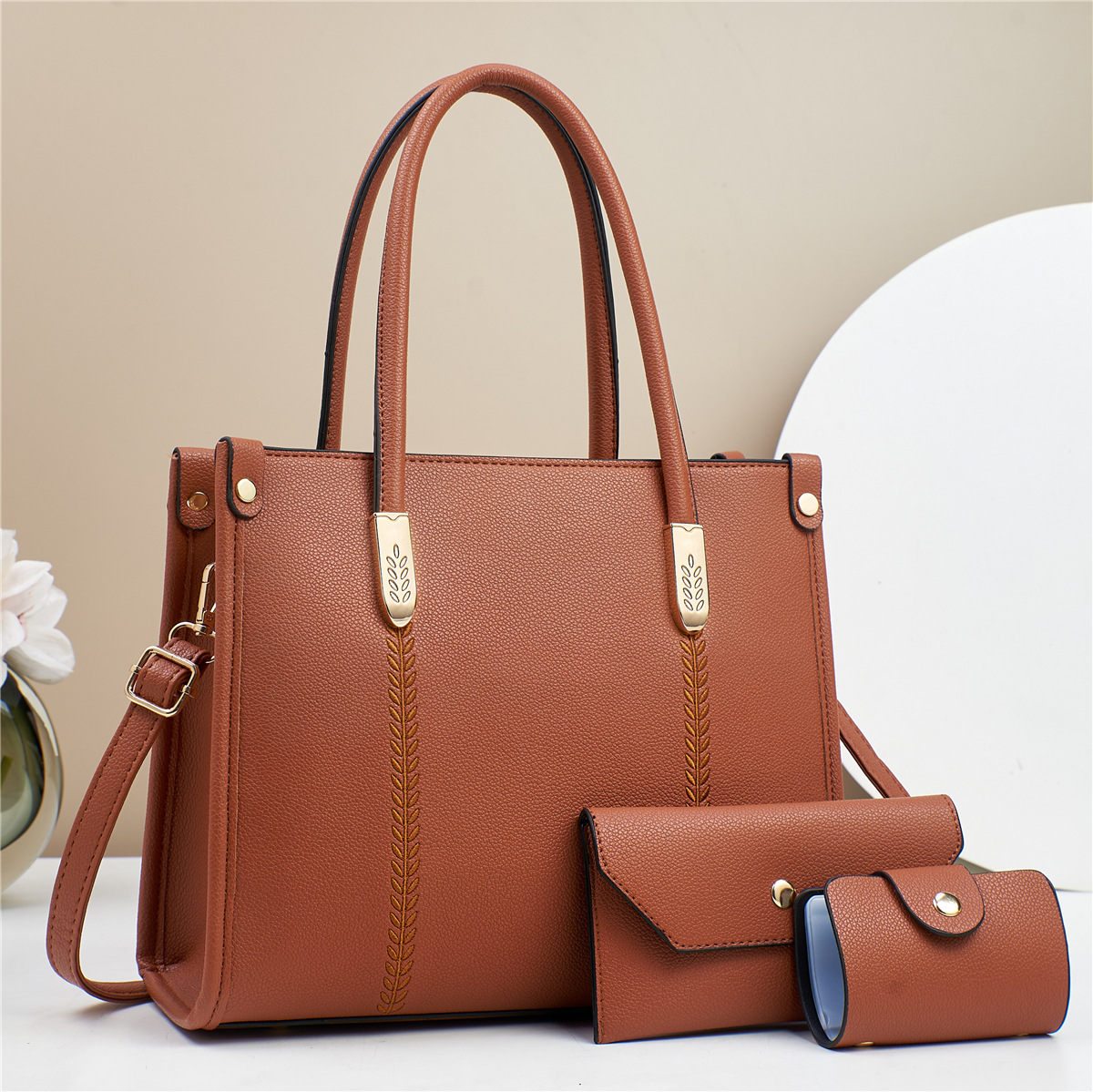 Three-piece set of new 2025 fashion handbag, single-shoulder versatile crossbody bag, elegant lady's bag, middle-aged mother's bag Item Picture