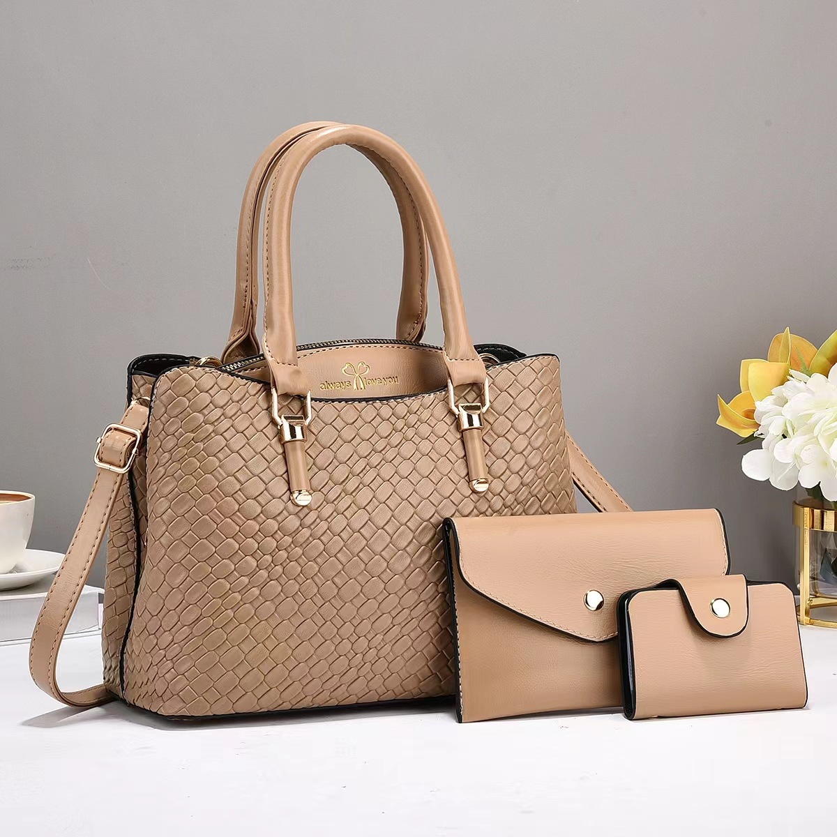The 2024 new style of the three-piece set for foreign trade, a large-capacity single-shoulder crossbody bag with a woven texture and a stylish look details Picture