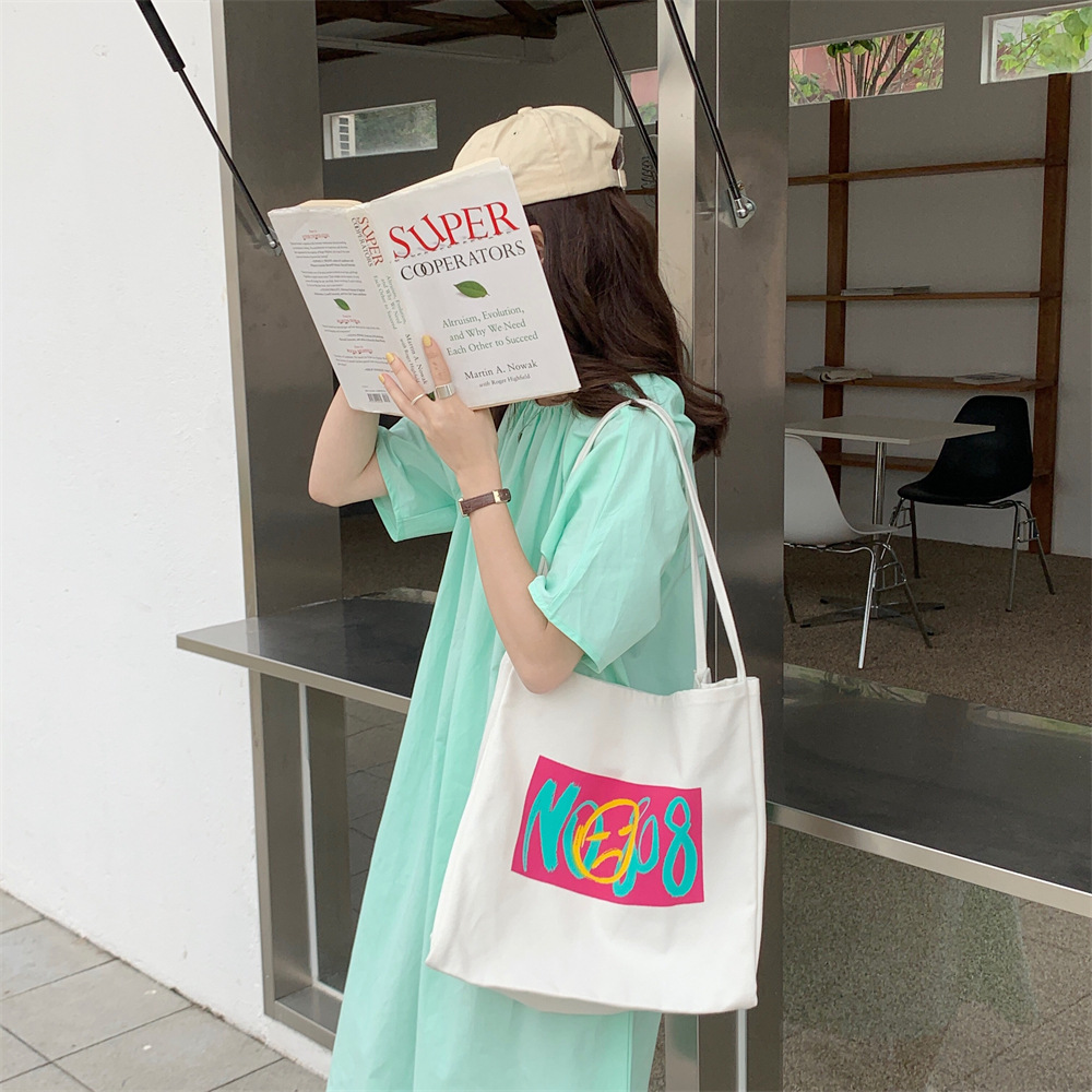 The new 14172 personalized printed large-capacity canvas bag is a student schoolbag and a single-shoulder bag for going shopping Application Scenario