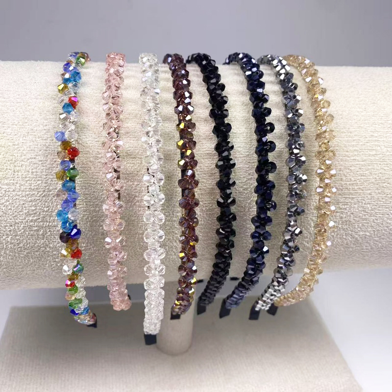 The new crystal headband is fashionable, simple and versatile. The small crystal two plus one headpiece is a light luxury handcrafted hair accessory for women