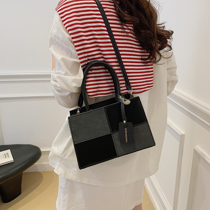 A trendy and stylish hand-held bag for women in 2025, a new cross-border retro casual single-shoulder crossbody small square bag Specification drawing
