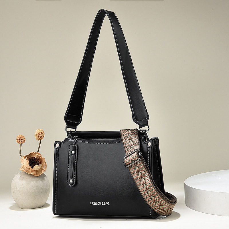 A versatile new large single-shoulder bag for women, autumn and winter handbag, elegant women's bag, Korean style trendy crossbody fashionable women's bag full figure