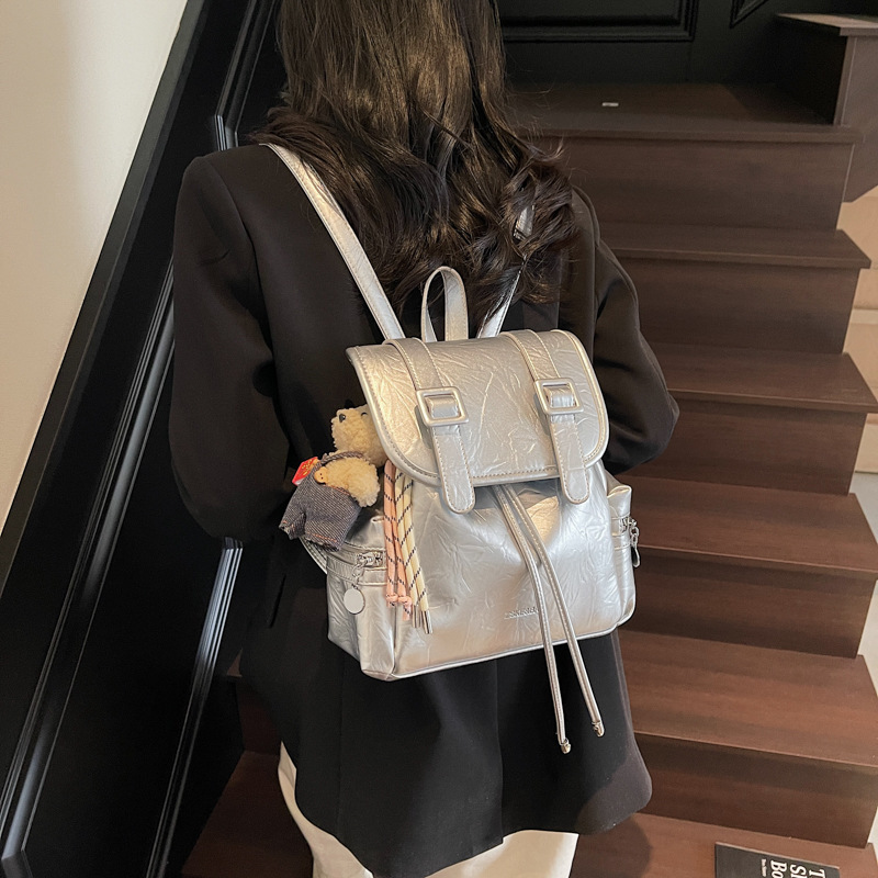 A retro, fashionable and trendy large-capacity small backpack for women in 2025, a stylish, versatile and simple backpack for going out and playing details Picture