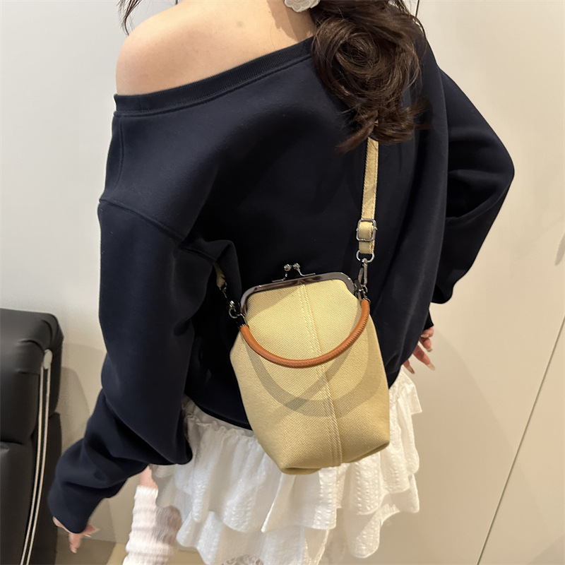 Denim phone bag 2025 crossbody bag, a new artistic handbag, versatile commuting pocket, women's phone bag Specification drawing