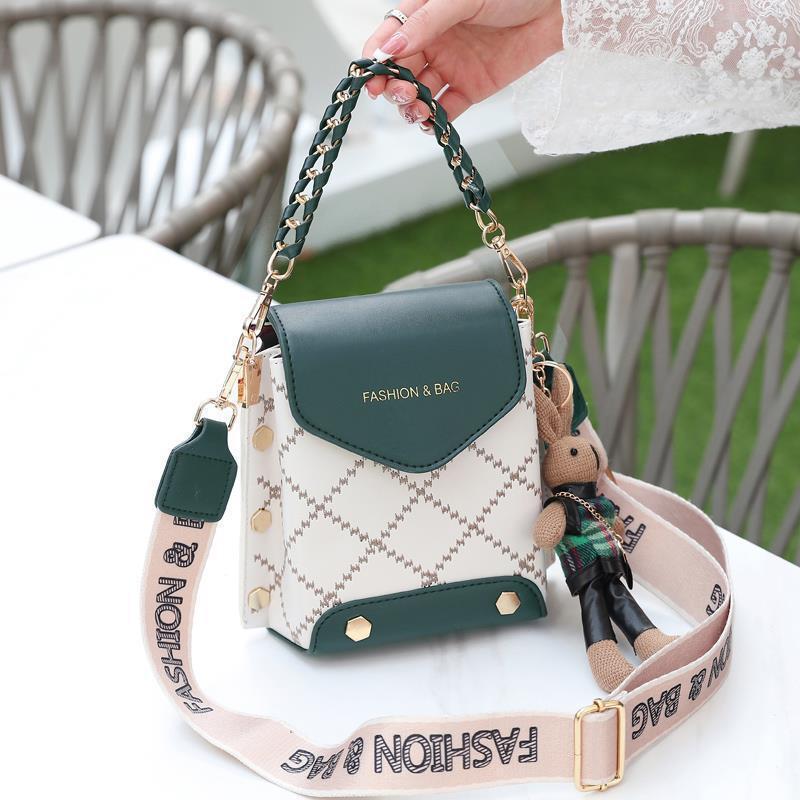 The 2022 new summer mini chain crossbody bag for packaging mobile phones in Xiaoba Women's Summer full figure
