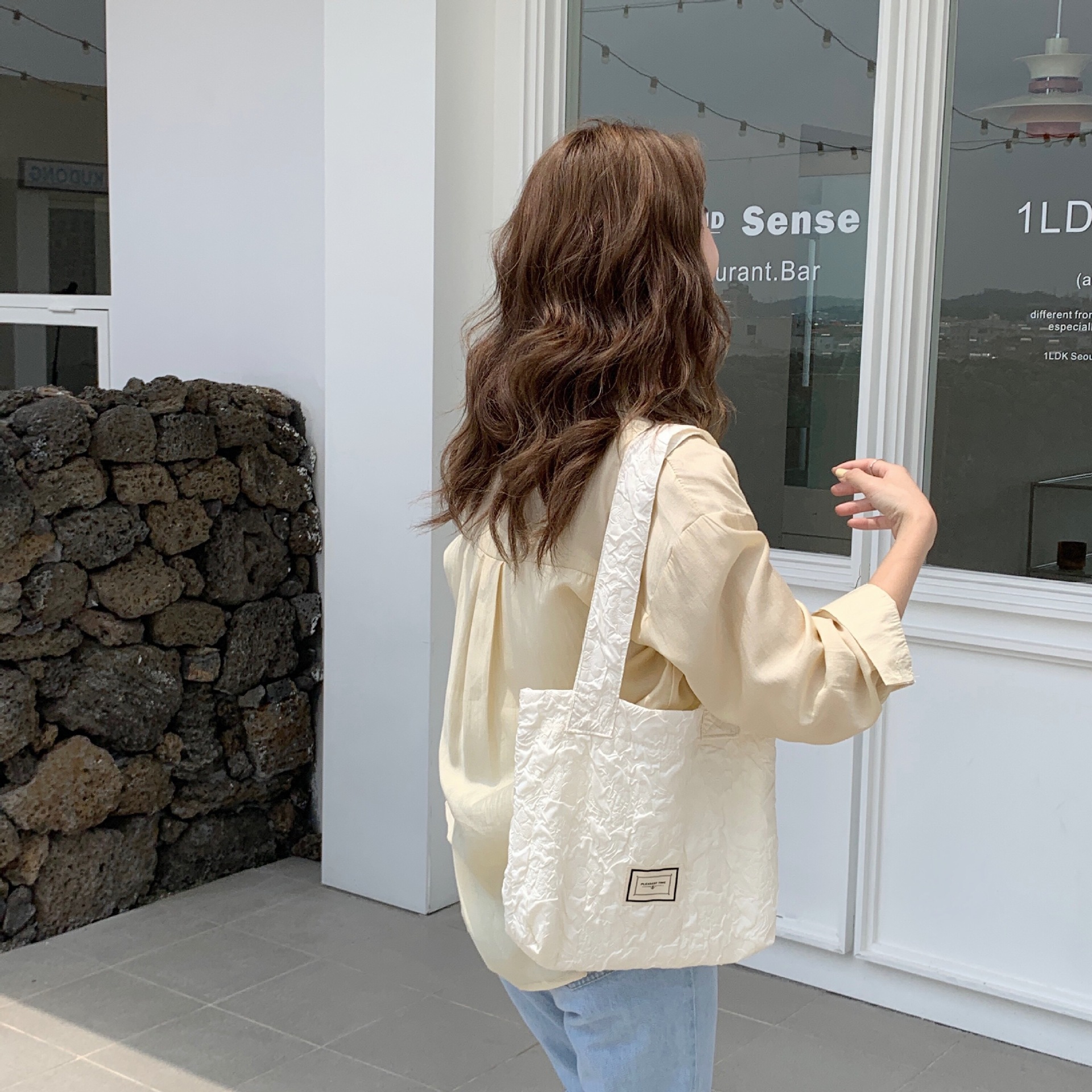 17194 Korean-style gentle embossed dark-patterned hand-held crossbody single-shoulder bag, French fairy commuter student schoolbag Item Picture