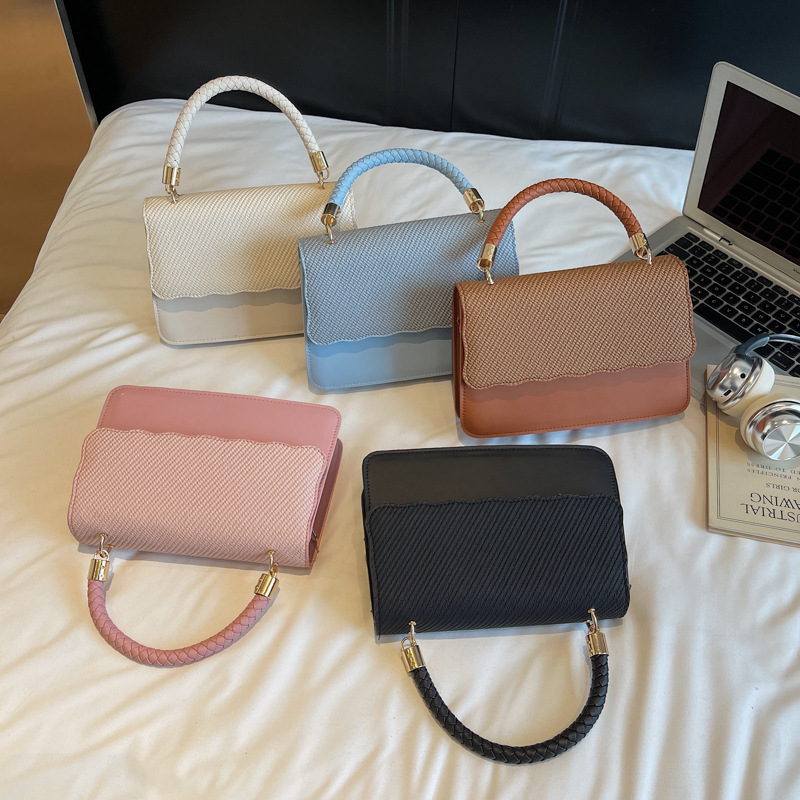 A new summer 2025 stylish, high-end, elegant, versatile, simple single-shoulder crossbody bag for women Application Scenario