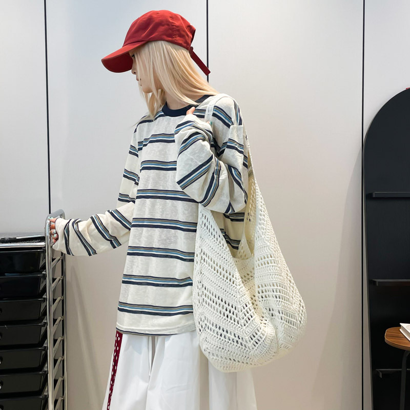 2025 Summer New large-capacity bucket bag, casual hollowed-out woven bag, fashionable shoulder bag, versatile underarm bag for vacation Application Scenario