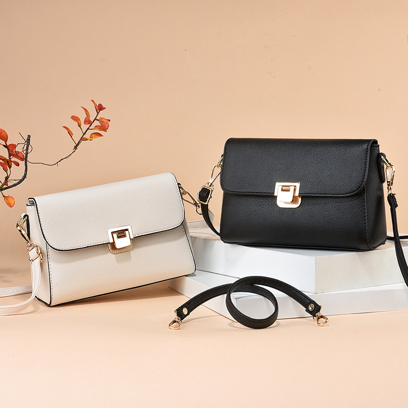The new 2025 simple crossbody bag with lychee pattern for middle-aged moms is a must-have for shopping and grocery shopping. It's a trendy lock shoulder bag Application Scenario
