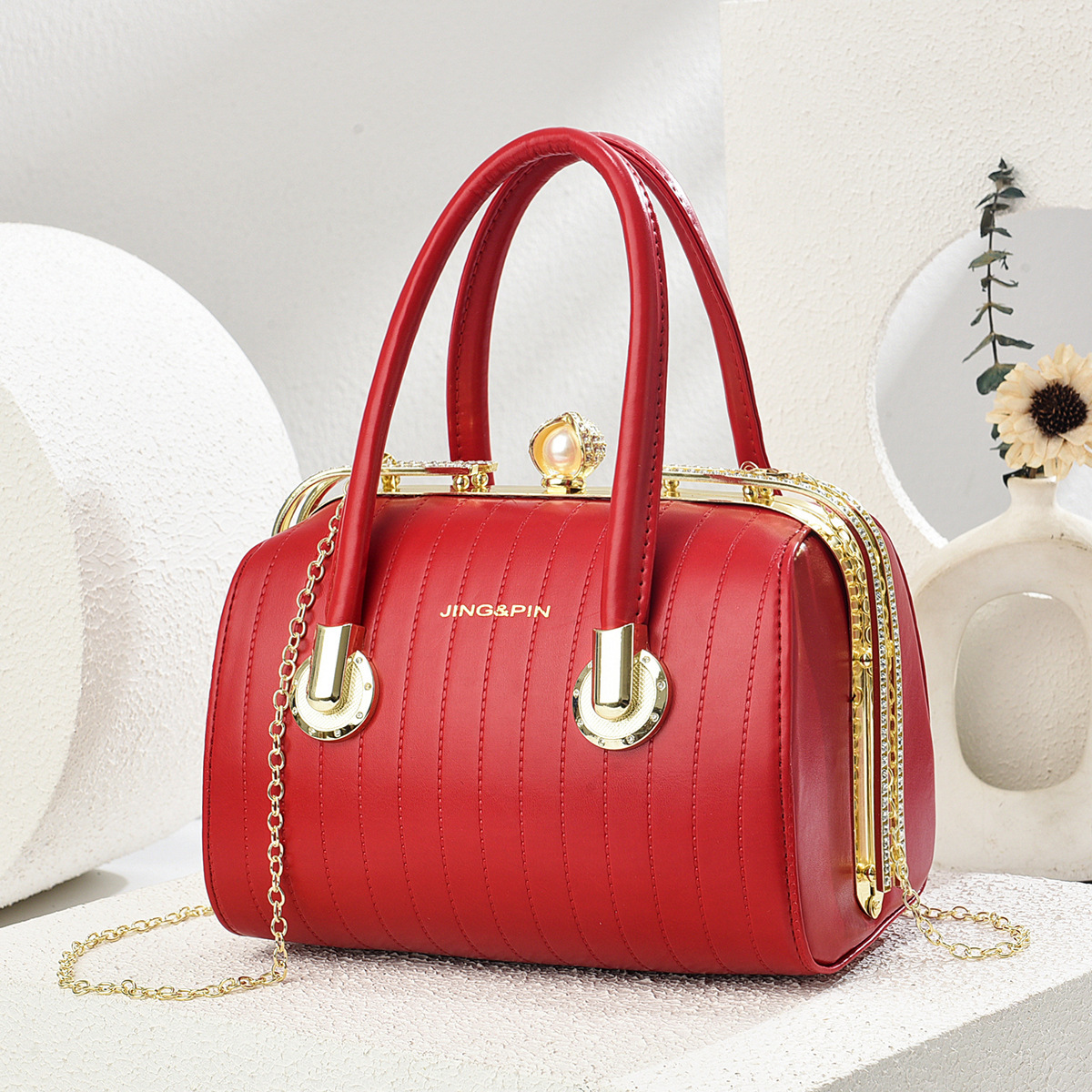 Steel Clip box Bag 2025 New style fashionable women's bag, large capacity hand-held bag, shoulder bag, crossbody versatile and stylish casual bag Application Scenario