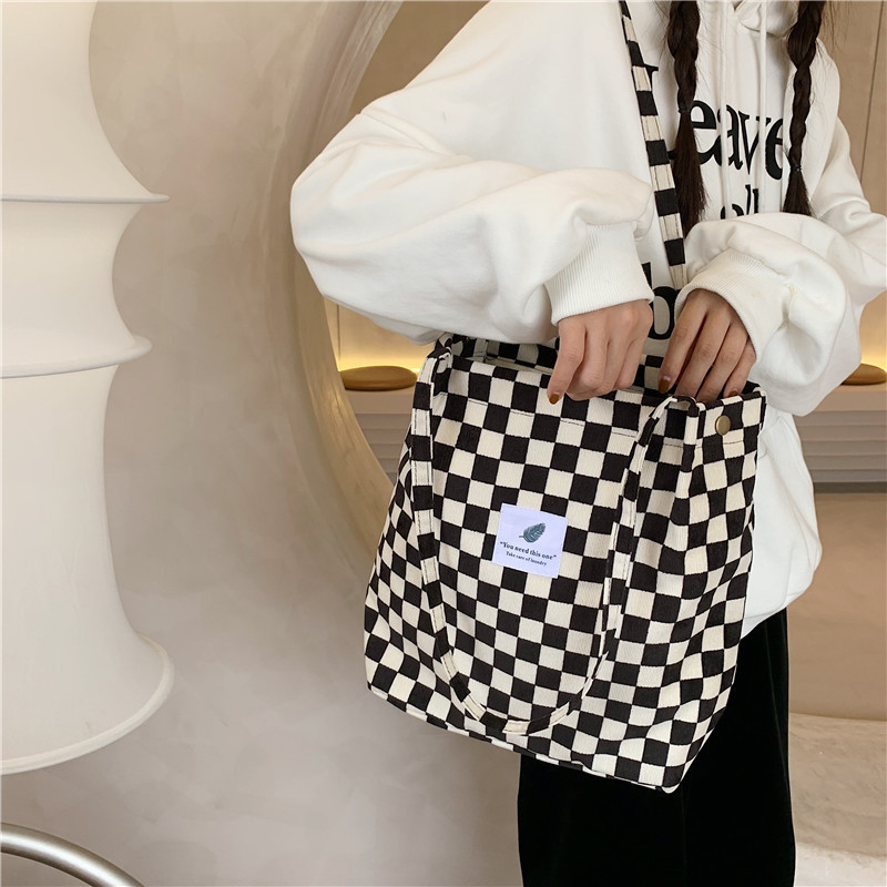 012174 Retro corduroy checkered single-shoulder tote bag, female student class canvas bag, simple hand-held cloth bag Application Scenario