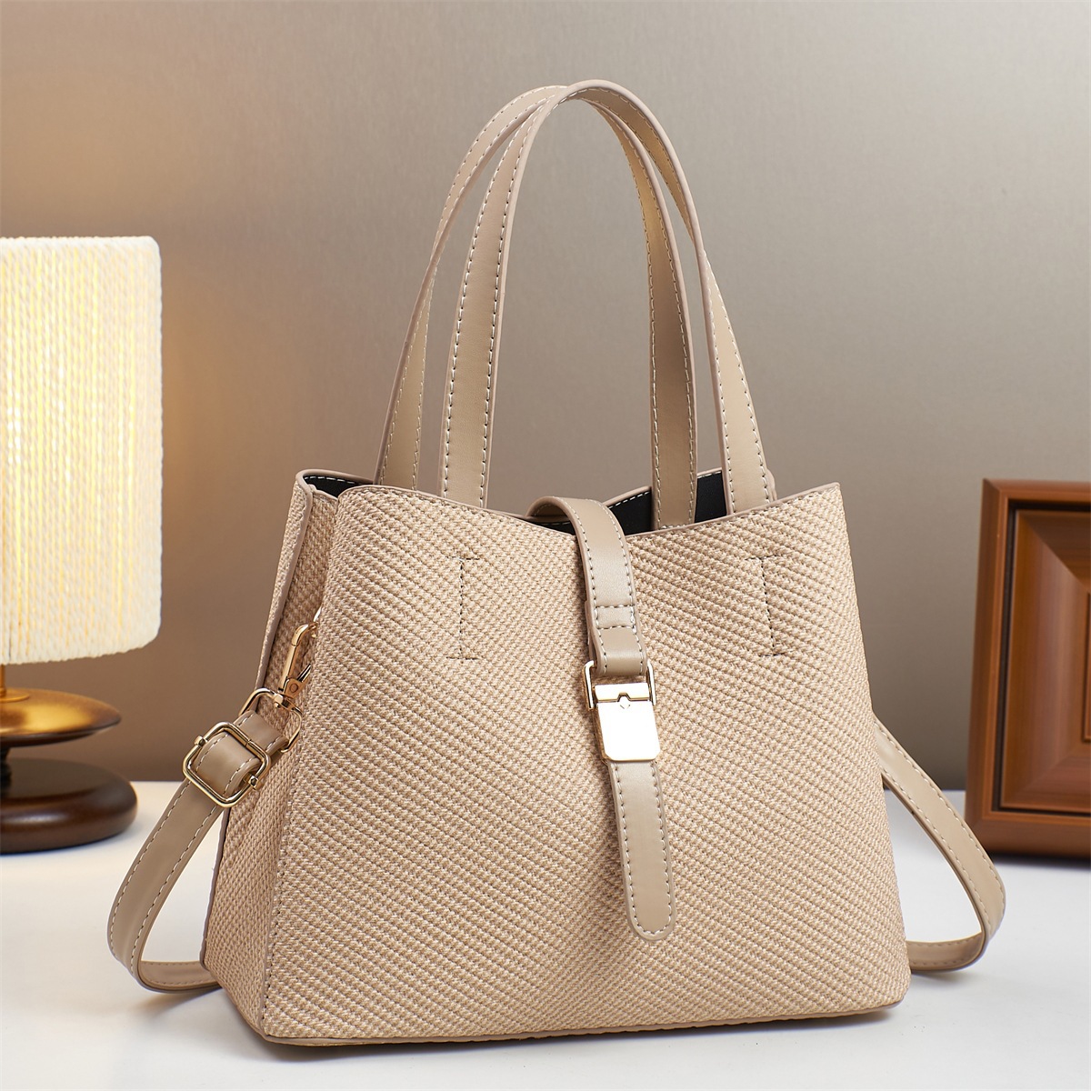 2025 New high-end, exquisite, large-capacity crossbody bucket bag, Korean-style handbag, cross-border bestseller, single-shoulder bag Application Scenario
