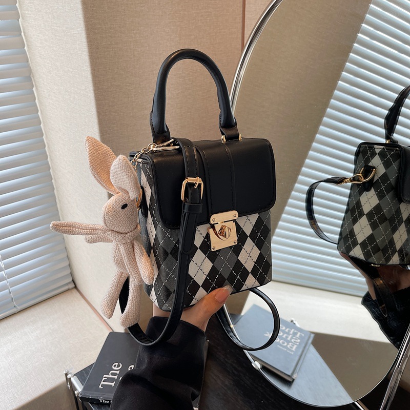 Crossbody bag for ladies, stylish handbag, 2024 new trendy and fashionable diamond-shaped mobile phone box bag, ins small bag Specification drawing