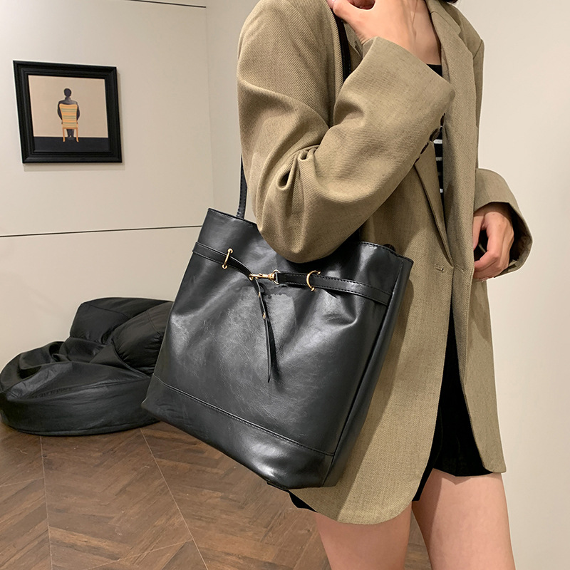 Cross-border solid color retro backpack for women, 2024 new style fashionable and niche commuter tote bag, versatile large-capacity single-shoulder bag Specification drawing