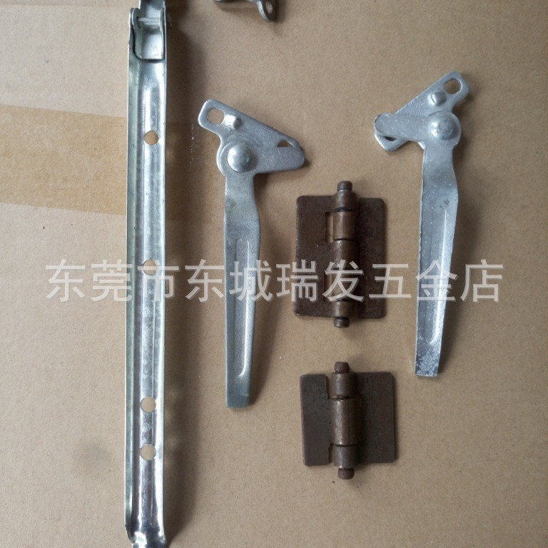 Old-fashioned iron and steel window hinges, steel window braces, iron window handles, door hinges, door hinges, door shafts, window locks, and door and window hooks Item Picture