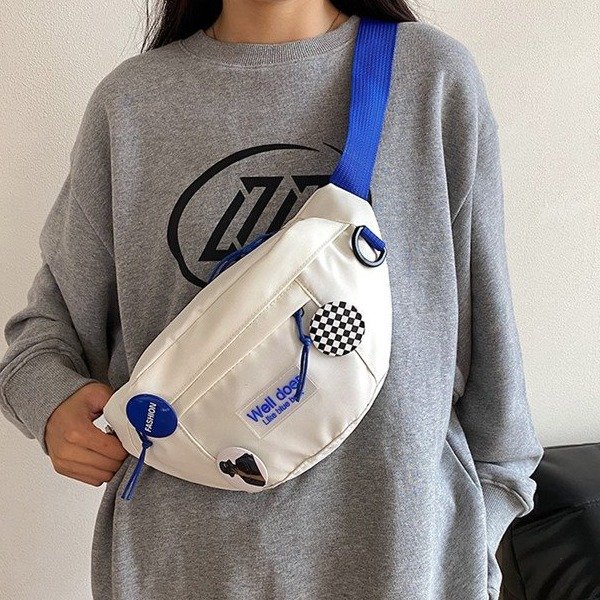 The 2022 new style waist bag, Japanese and Korean trendy women's crossbody bag, classic and retro, versatile, water-resistant small chest bag for both men and women full figure