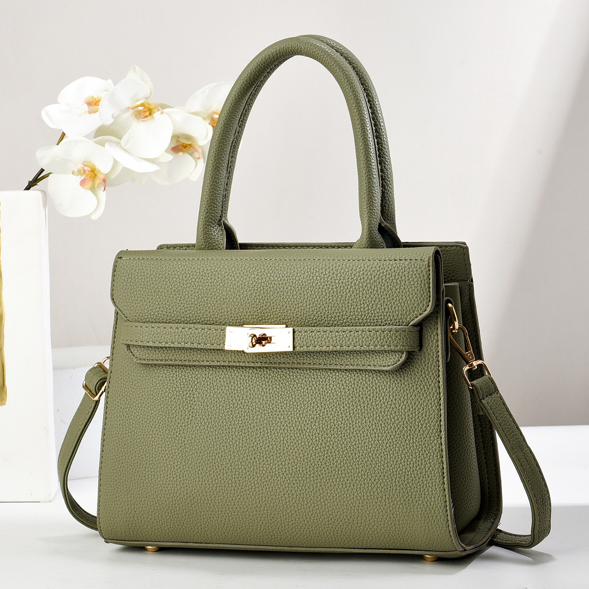 Large-capacity litchee-patterned tote bag, fashionable single-shoulder crossbody women's bag, Korean version popular light-colored bag, women's high-end feel Application Scenario