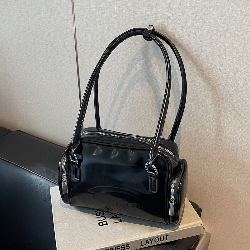 Korean niche design underarm bag for women 2025 new trendy and fashionable hand-held commuter bag with large capacity tote bag details Picture