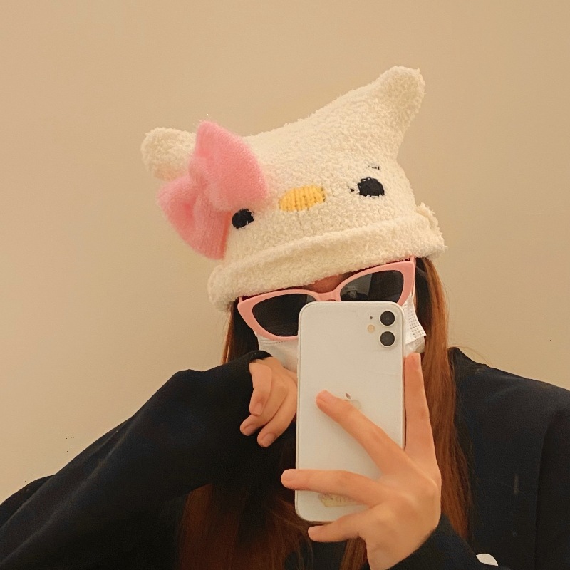 Cute cartoon plush pullover hat for women 2024, a new Japanese style autumn and winter warm bow rolled-up ear cap full figure
