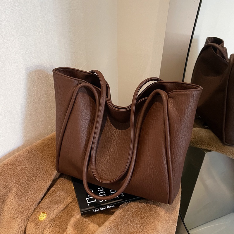 The Maillard Tote Women's 2024 new style is a trendy, high-end, single-shoulder bag with a large capacity and versatile commuting bag details Picture