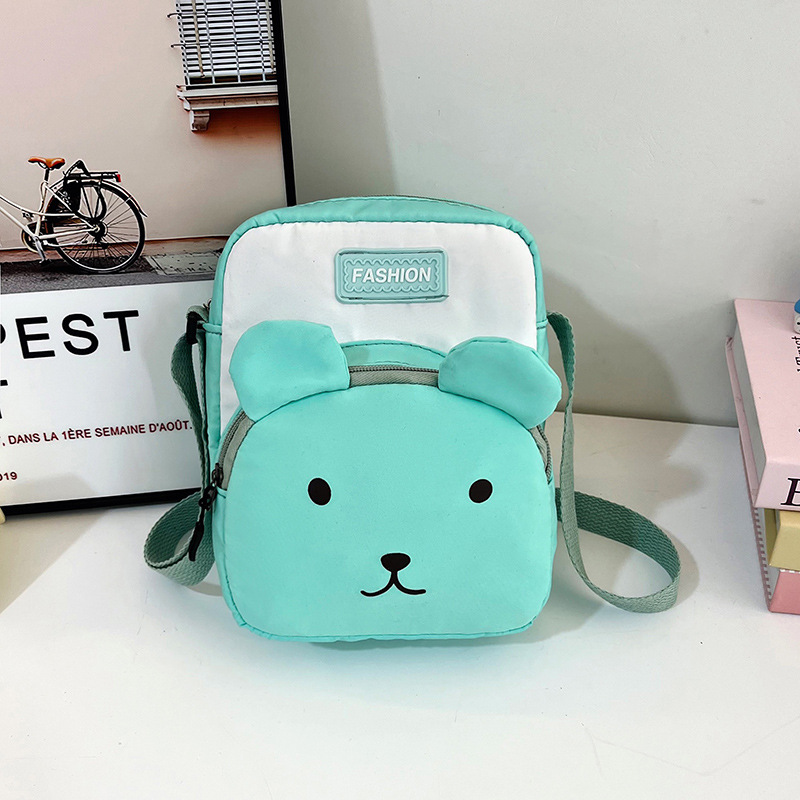 The new cute bear single-shoulder bag for the 2024 autumn and winter season, the large-capacity color-blocking crossbody bag for girls, is a cross-border trend full figure