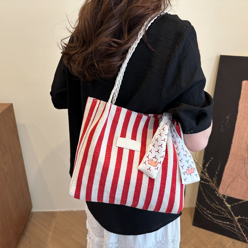A niche, retro, artistic, simple and fresh striped casual, fashionable and stylish large-capacity single-shoulder tote women's bag Specification drawing