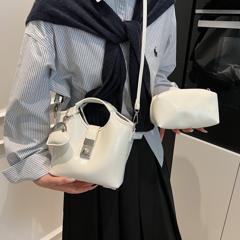 Korean style elegant handbag for women 2025 new niche casual single-shoulder bucket bag, fashionable crossbody mother and child bag Specification drawing
