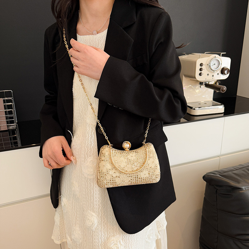 Cross-border Trendy party Women's bag 2025 Summer New Style fashionable and stylish Dinner bag, niche design single-shoulder crossbody bag details Picture