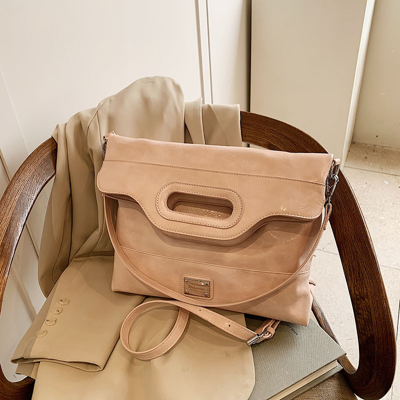 A new high-end casual soft leather single-shoulder crossbody bag and tote bag for women in 2025 with a large capacity for commuting details Picture