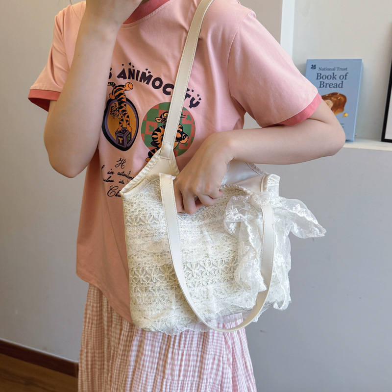 Casual Korean-style fresh and gentle lace woven bag for women 2025 new summer large-capacity tote single-shoulder bag details Picture