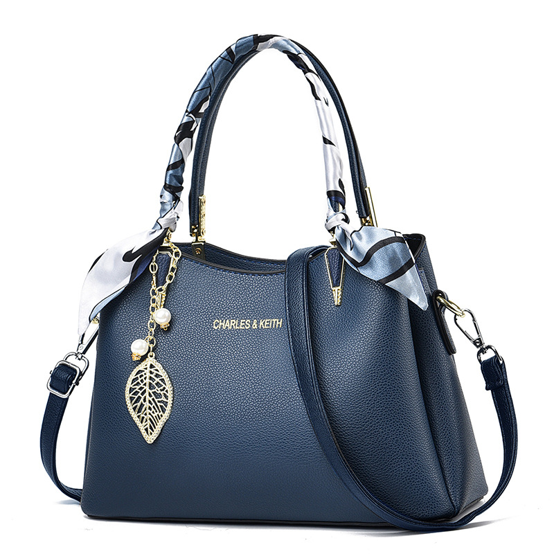 A new 2023 casual women's handbag, a simple, large-capacity, fashionable and trendy soft leather single-shoulder bag Application Scenario