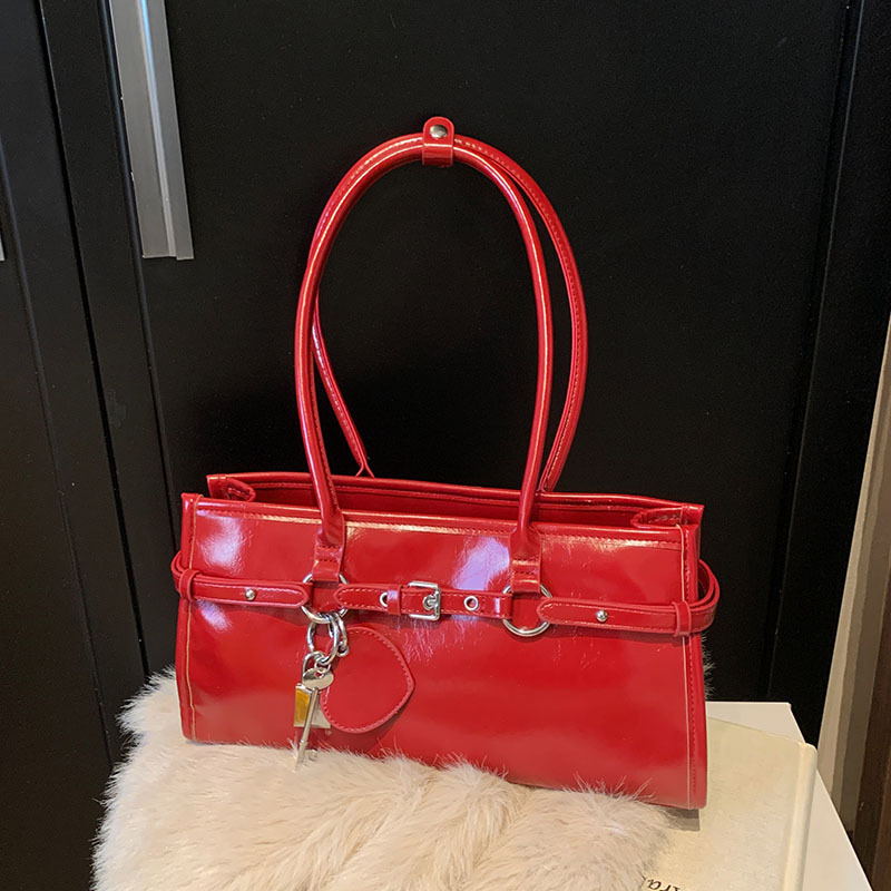 Underarm bag for women, Korean style trendy and fashionable briefcase 2025 New niche design, trendy and versatile commuting single-shoulder bag Application Scenario