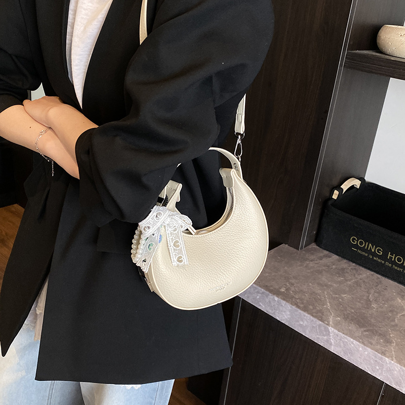 Korean style retro crescent moon bag for women 2025 new trendy spring and summer fashion underarm single-shoulder bag, hand-held crossbody bag details Picture