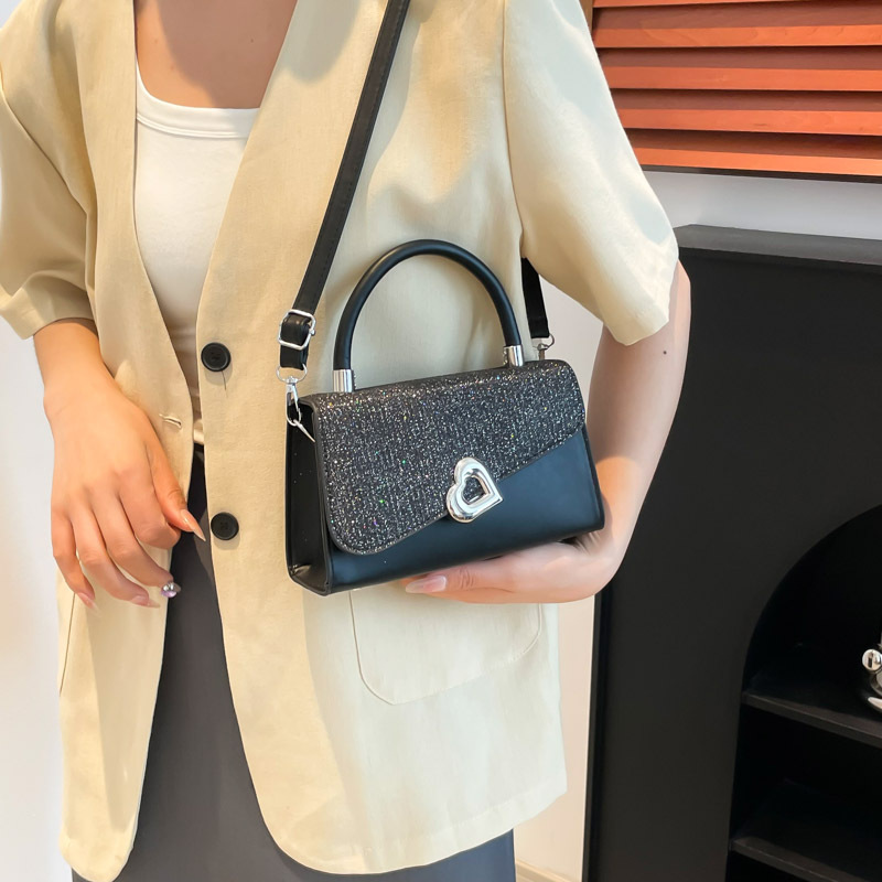 New cross-border European and American dinner bags, shiny clutch bags, wedding bridesmaid bags, evening party bags, dress bags and ladies' crossbody bags Specification drawing