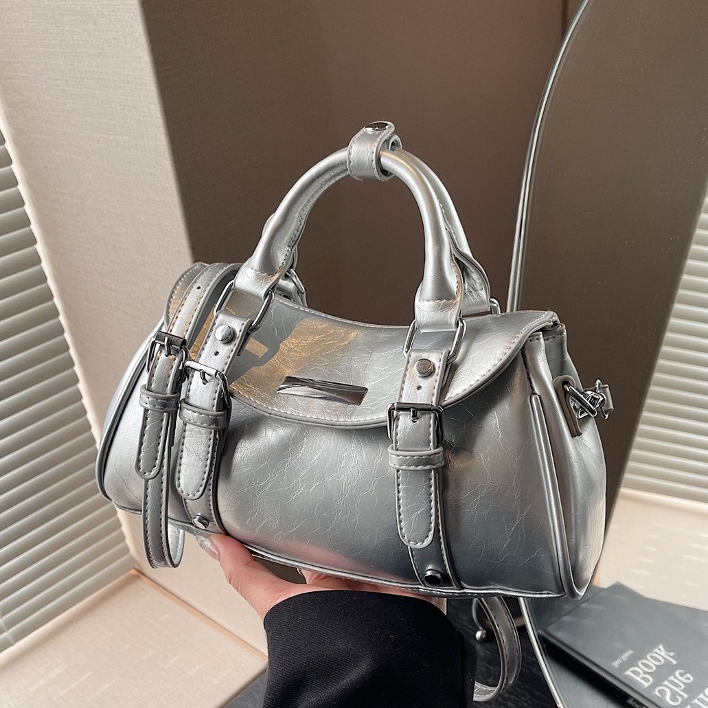 High-quality silver hand-held small bag for women, 2025 new style for work and commuting pillow bag, fashionable single-shoulder crossbody bag full figure