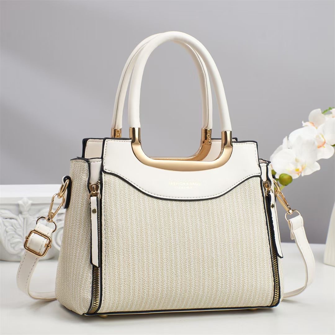 The new women's bag is fashionable, versatile and trendy. It has a large capacity, simple and casual texture. It is a single-shoulder crossbody women's bag Specification drawing