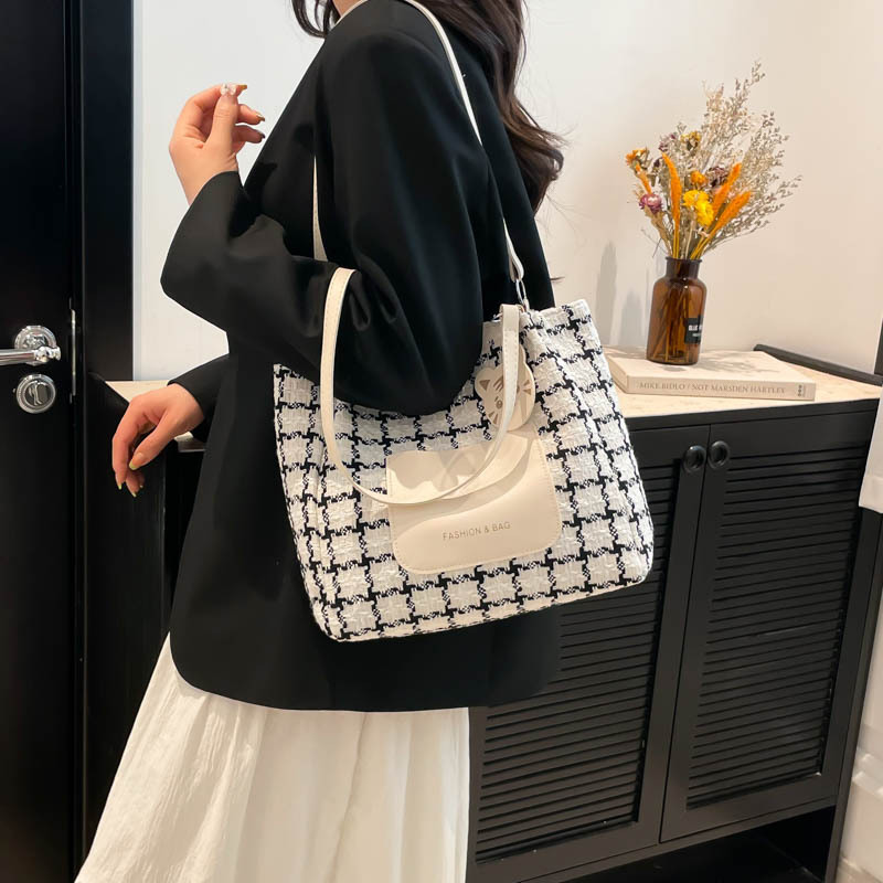 Color-blocking checkered large bag for women 2025 Korean version, new fashionable, casual and simple tote bag with large capacity bucket bag details Picture