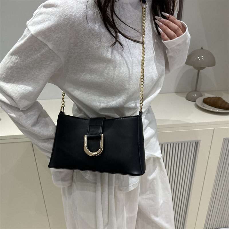 Ladies' commuting bags, high-end and fashionable underarm bags, niche and simple baguette bags, versatile chain bags details Picture