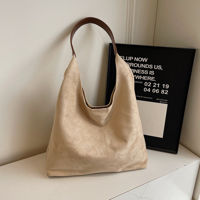 A niche suede bag for women, a new 2024 stylish large-capacity single-shoulder bag, a retro, casual and versatile underarm tote bag Specification drawing