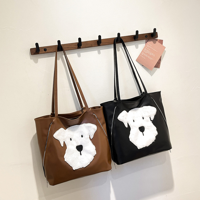 A new large-capacity women's backpack for casual commuting in autumn and winter 2024, versatile and multi-purpose single-shoulder tote bucket bag Application Scenario