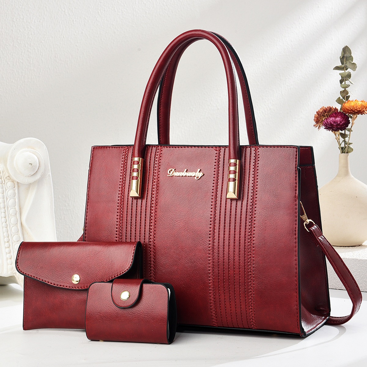The 2025 new large-capacity red wedding bride handbag is a versatile and fashionable single-shoulder crossbody bag for mothers Specification drawing