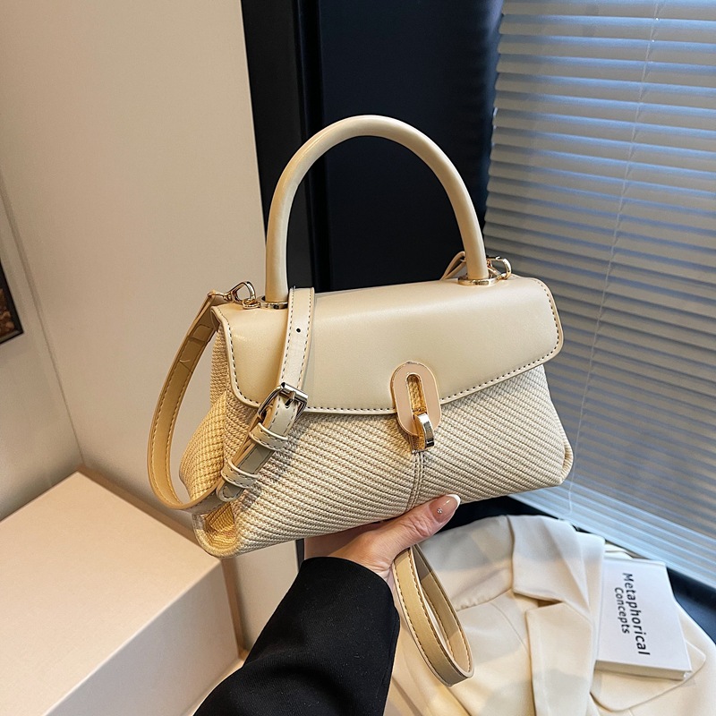 A trendy and versatile handbag for women in 2025, a stylish small square bag, and a casual single-shoulder crossbody bag full figure