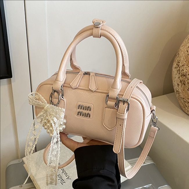 The Korean version of the Boston handbag is a new, niche, simple and casual single-shoulder bag for women in 2025. It is a high-end and trendy crossbody bag full figure