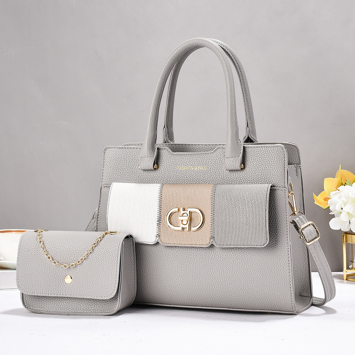 A new type of women's handbag with lychee pattern for foreign trade, a hand-held bag with a large capacity, casual and versatile, and a crossbody single-shoulder bag Application Scenario