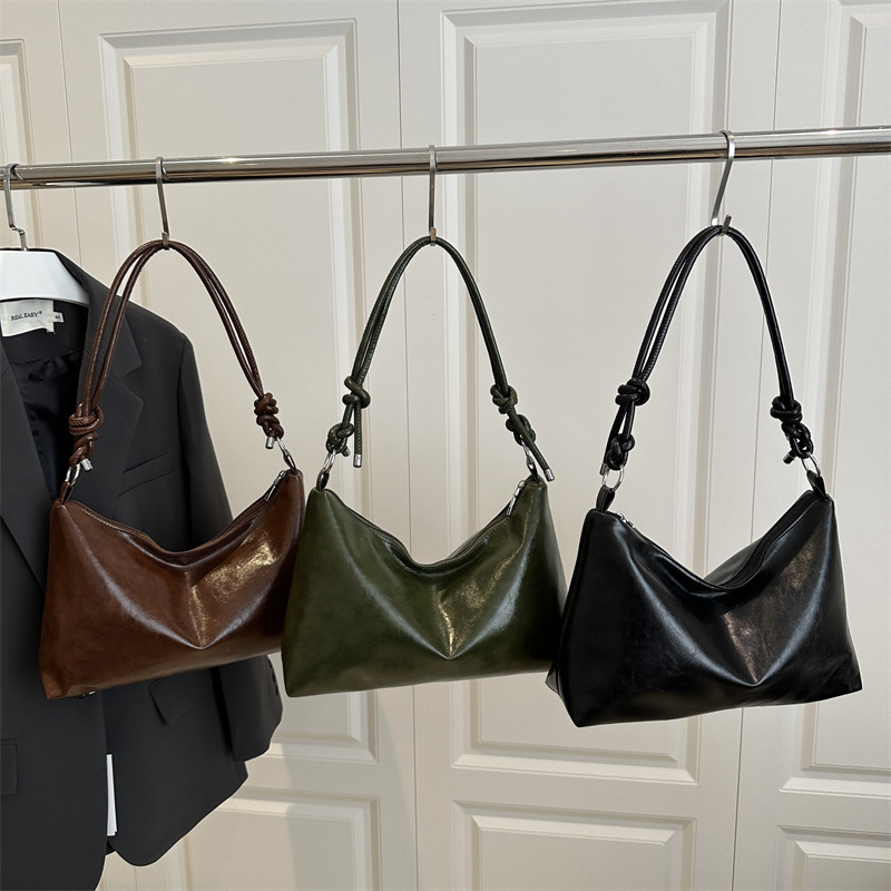 High-end large-capacity women's bag 2025 new spring single-shoulder underarm bag, niche fashion crossbody tote bag Application Scenario