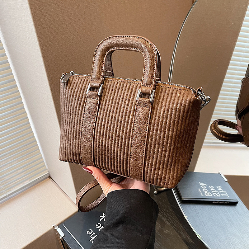 Women's 2024 new style commuter bag, high-end handbag, fashionable shoulder bag, versatile and casual crossbody bucket bag details Picture