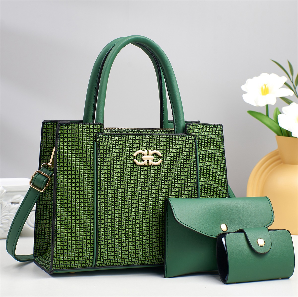 Simple Tote Commuter three-piece set 2025 New style light luxury women's handbag, large-capacity export bestseller single-shoulder bag Application Scenario