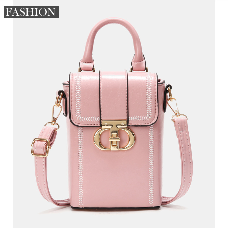 This is a popular and niche mini handbag for women, a new 2024 model with a high-end feel. It's a versatile crossbody phone case Application Scenario