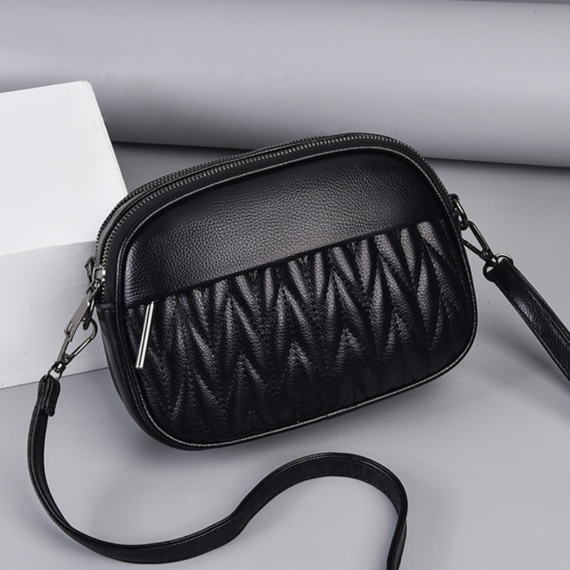 Women's bag 2024 Autumn New trendy crossbody bag, simple single-shoulder bag, Korean-style soft leather mom's phone bag, single-shoulder bag details Picture