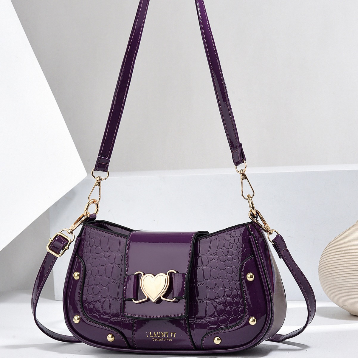 A new, stylish, mini and niche PU women's bag with a shiny leather bag for women details Picture
